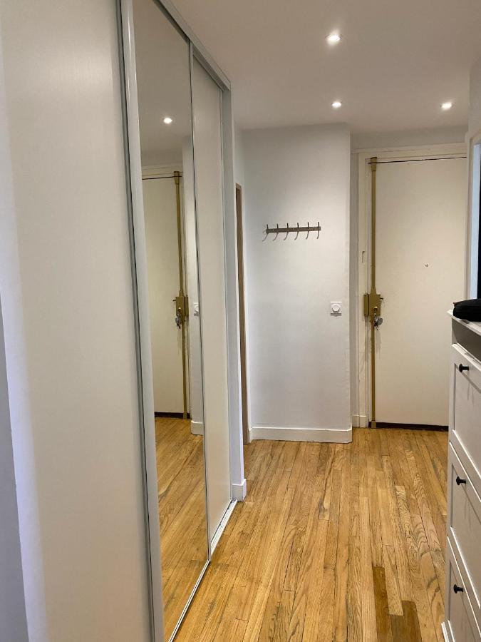 Appartamento Grand F2 Avec Vue Sur La Maison De Georges Brassens Parigi Esterno foto